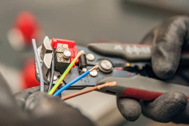 Best Affordable Emergency Electrician  in Boling, TX